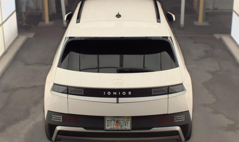 Vehicle photo 5