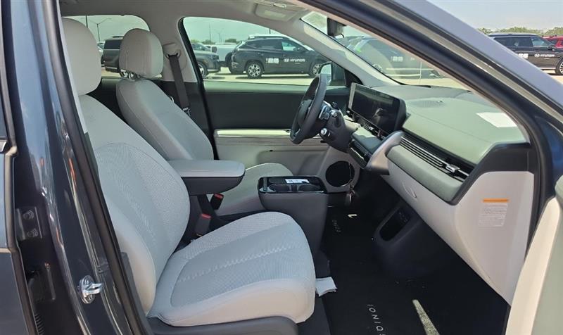 Vehicle photo 10