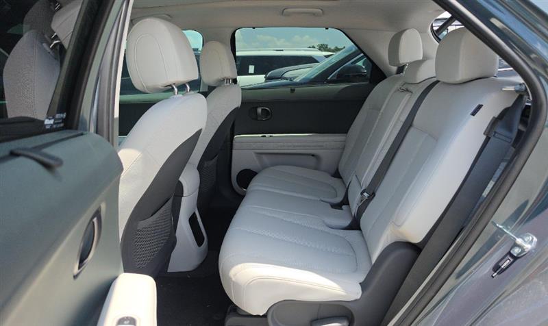 Vehicle photo 11