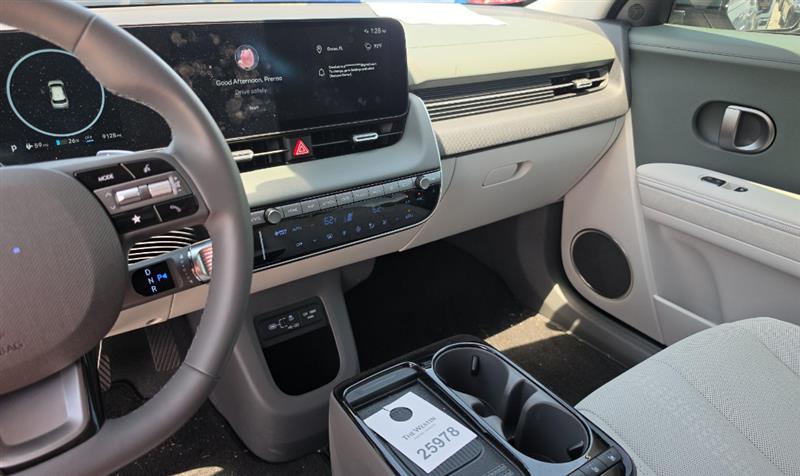 Vehicle photo 12