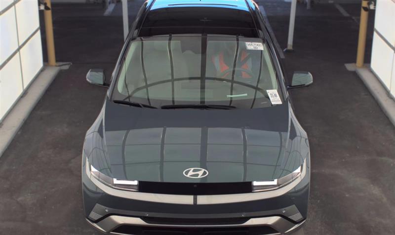 Vehicle photo 2