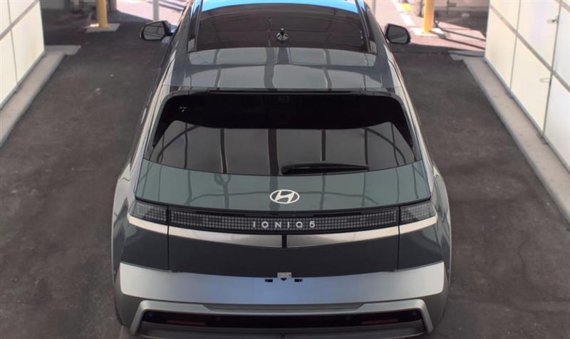 Vehicle photo 6