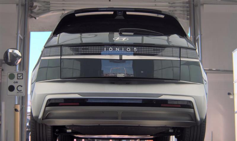 Vehicle photo 7