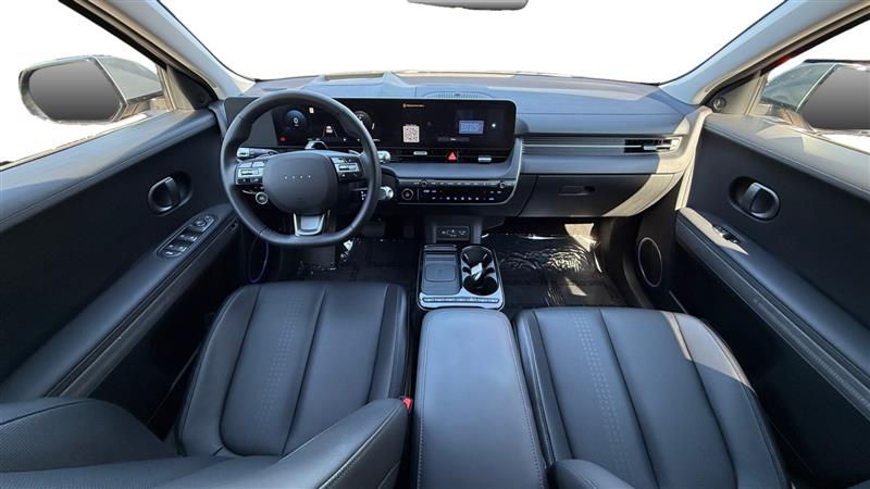 Vehicle photo 12