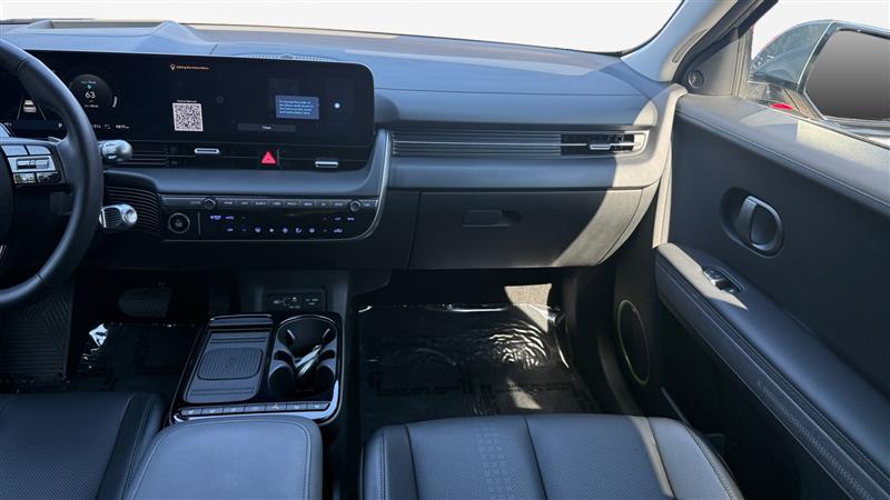 Vehicle photo 15