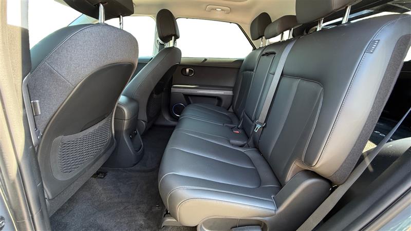 Vehicle photo 16