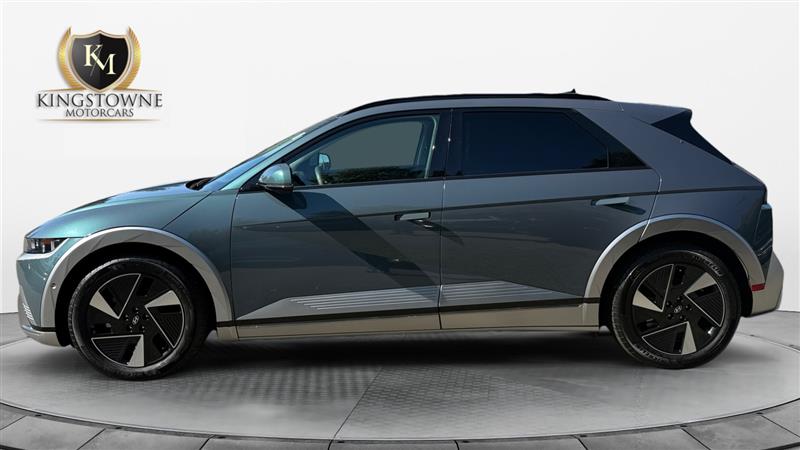 Vehicle photo 2