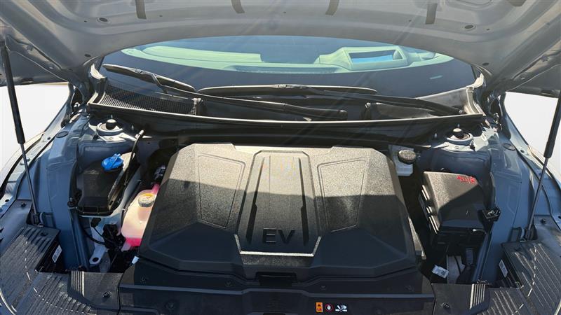 Vehicle photo 20
