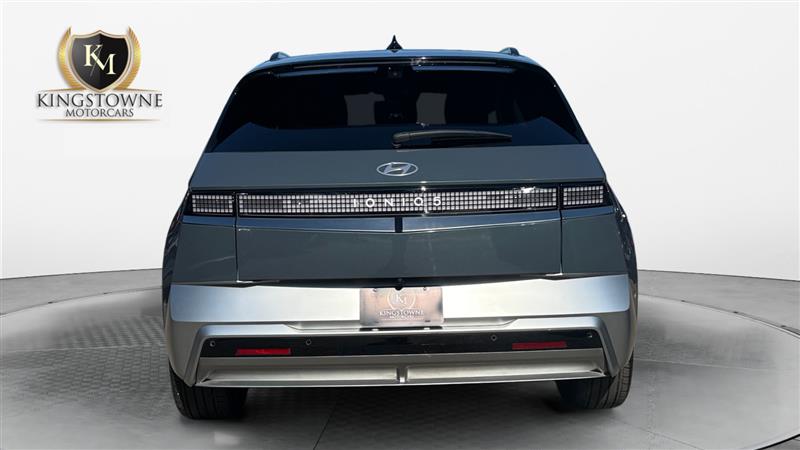 Vehicle photo 4