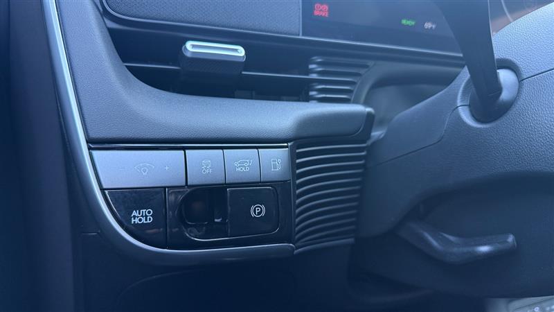 Vehicle photo 44