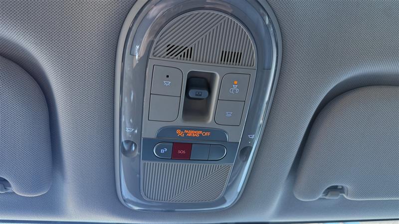 Vehicle photo 46