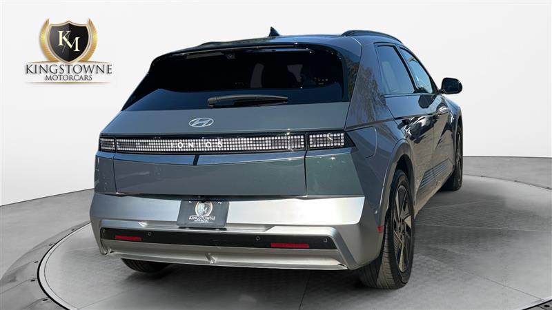 Vehicle photo 5