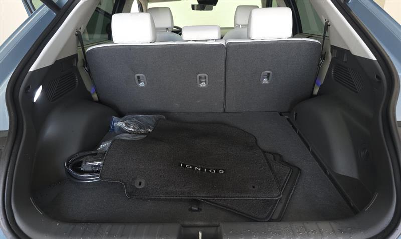 Vehicle photo 12