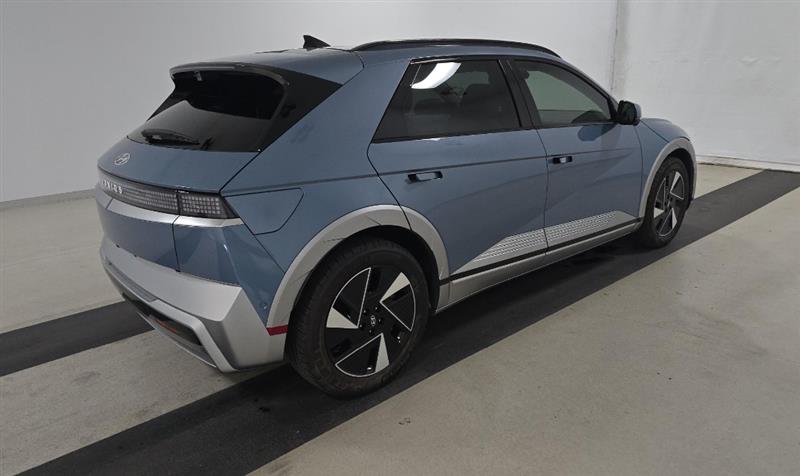 Vehicle photo 4