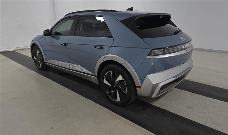 Vehicle photo 6