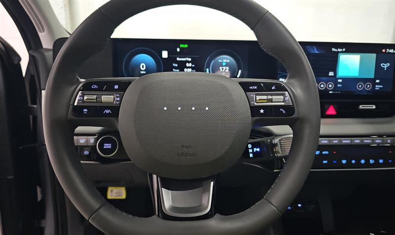 Vehicle photo 11