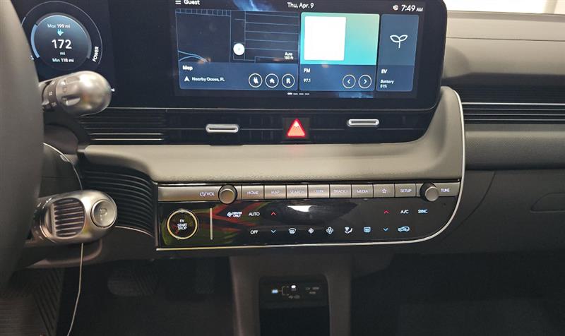 Vehicle photo 12