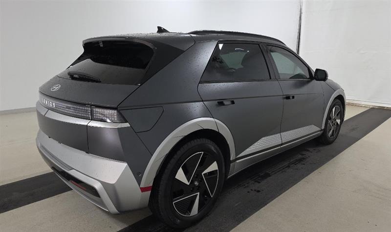 Vehicle photo 4