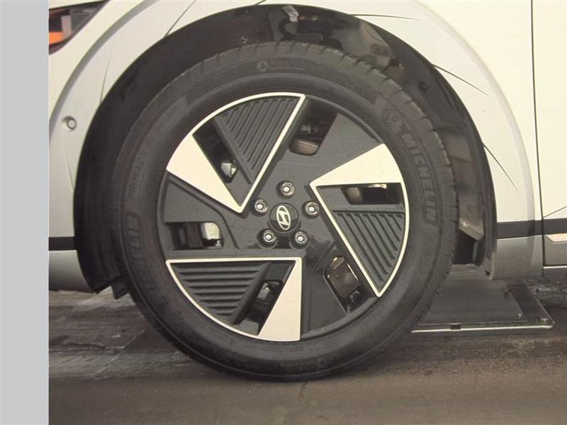 Vehicle photo 11