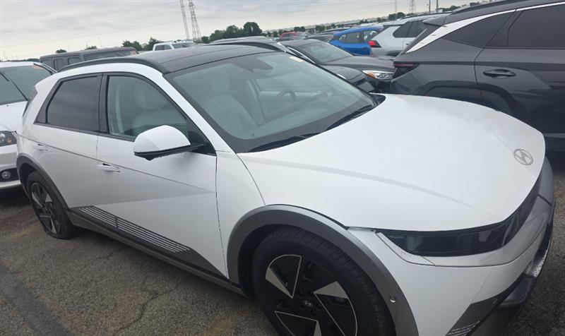 Vehicle photo 2
