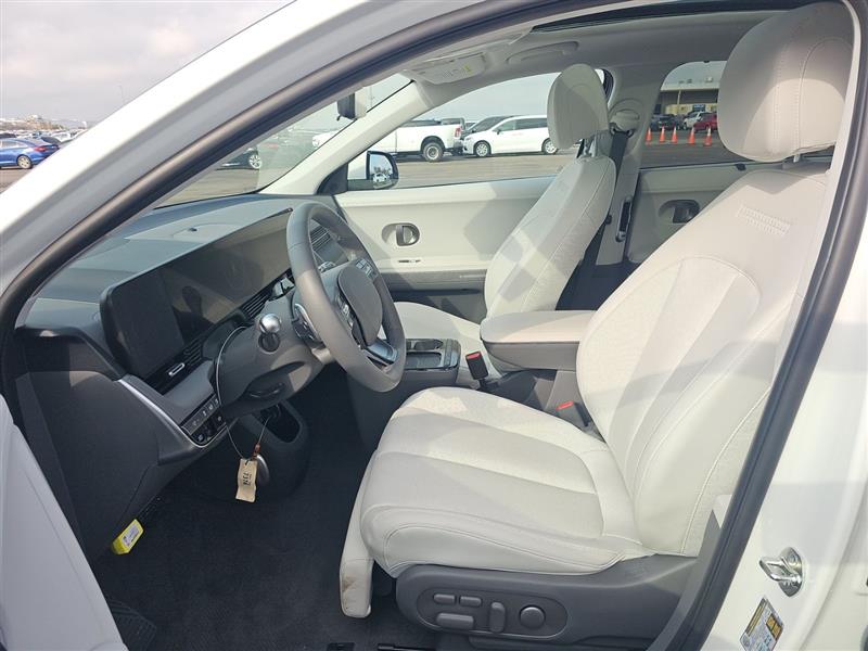 Vehicle photo 5