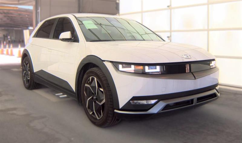 Vehicle photo 3