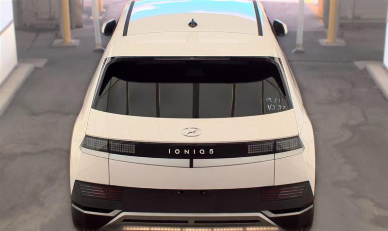 Vehicle photo 5