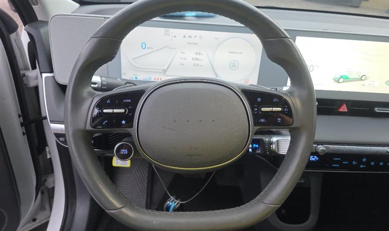 Vehicle photo 10