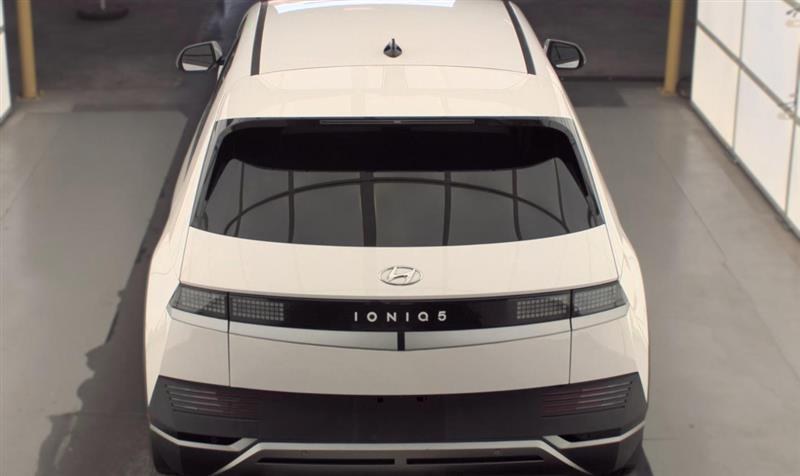 Vehicle photo 5