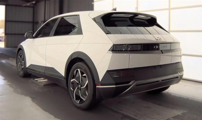 Vehicle photo 7