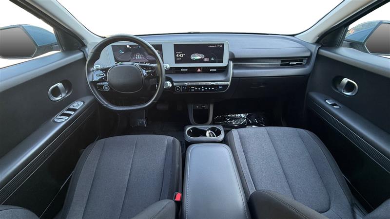 Vehicle photo 12