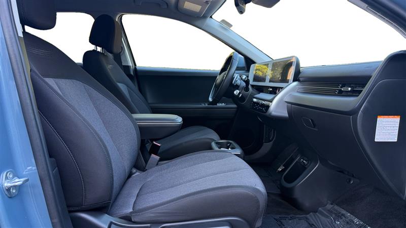 Vehicle photo 17