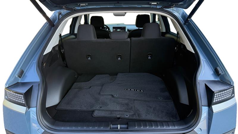 Vehicle photo 19