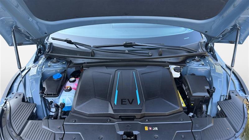 Vehicle photo 20