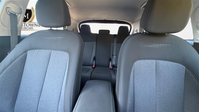 Vehicle photo 23