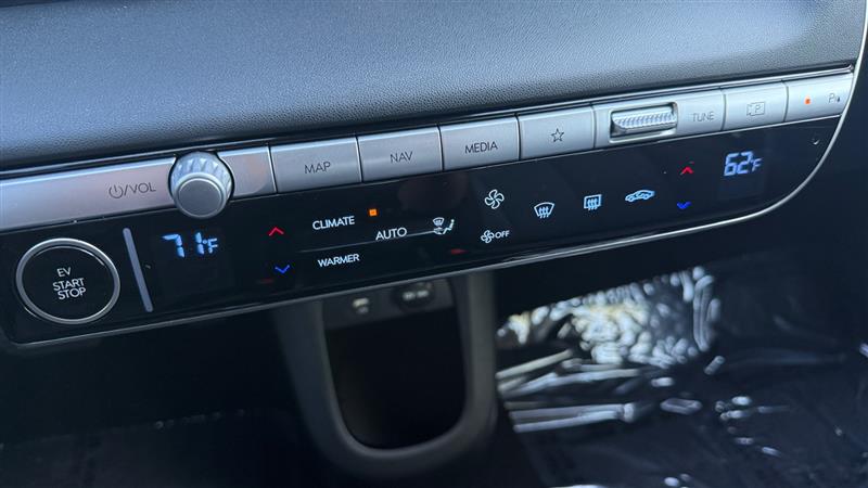 Vehicle photo 41