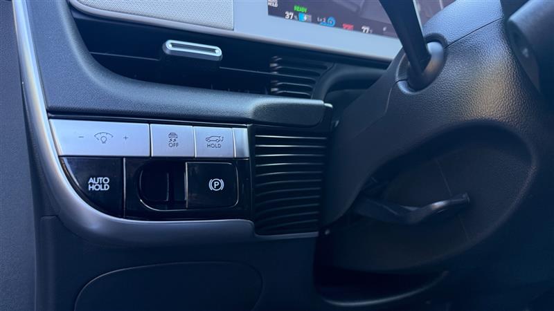 Vehicle photo 43