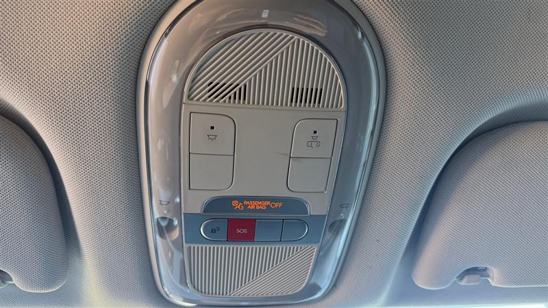 Vehicle photo 44