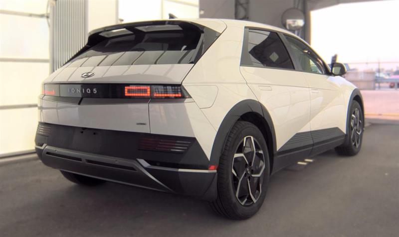 Vehicle photo 4
