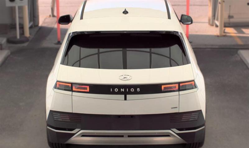 Vehicle photo 5