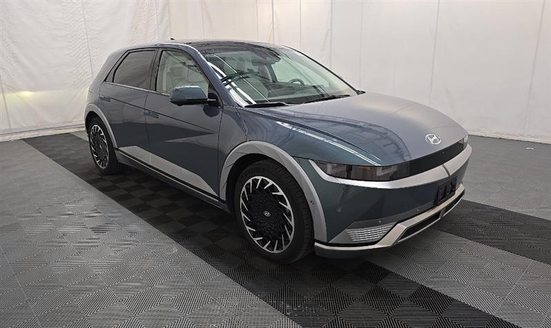 Vehicle photo 3