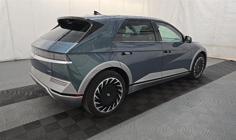 Vehicle photo 4