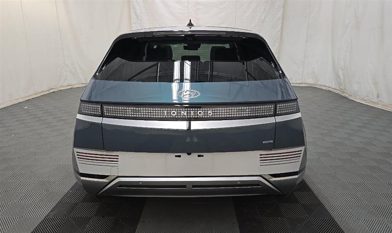 Vehicle photo 5