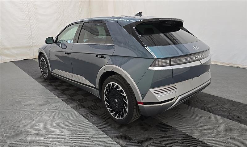Vehicle photo 6