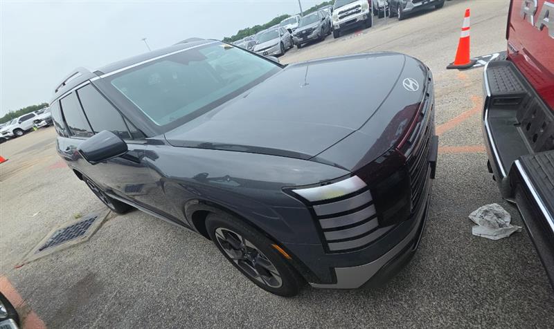 Vehicle photo 3