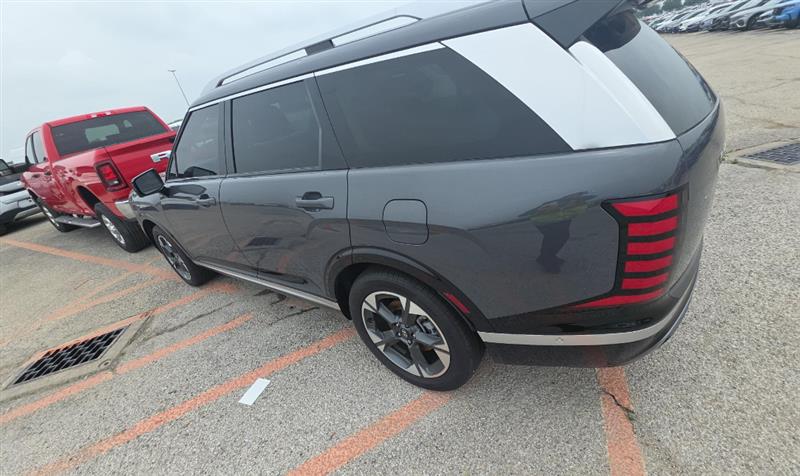 Vehicle photo 6