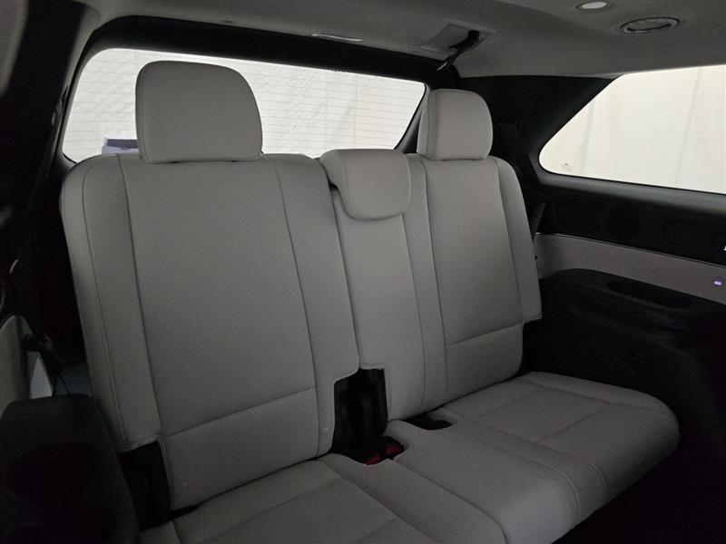 Vehicle photo 10