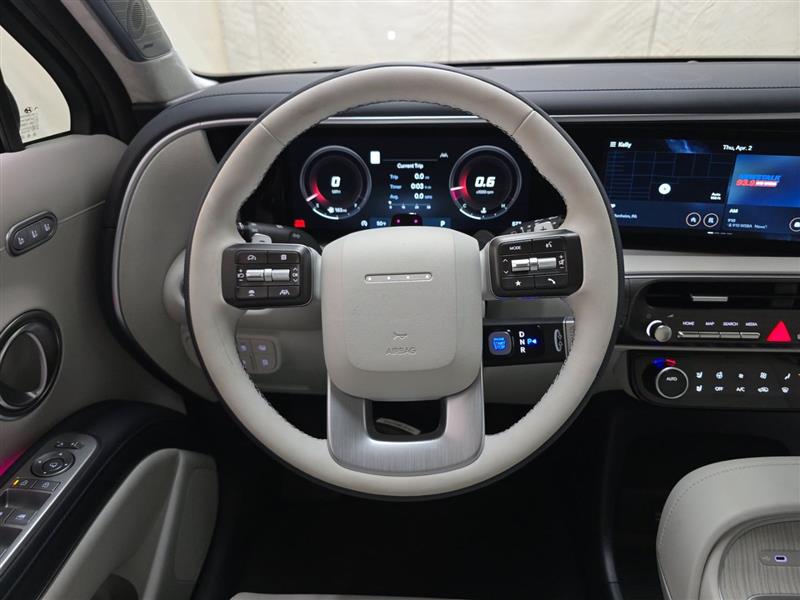 Vehicle photo 11