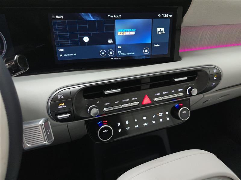 Vehicle photo 12