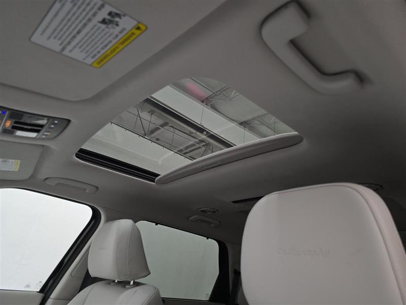Vehicle photo 13